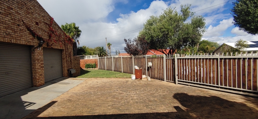 4 Bedroom Property for Sale in Hillcrest Northern Cape